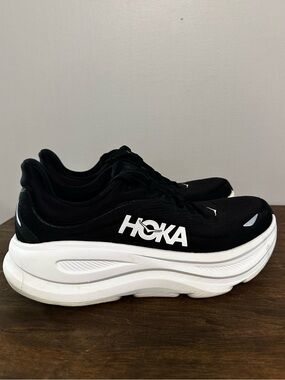 Hoka One One Bondi 9 Black and White Women’s 10.5 B